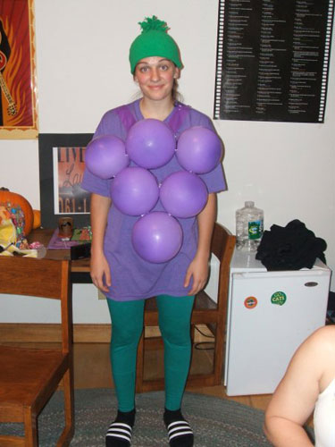 54ee72efb4f26_-_sev-reader-costume-grapes-de