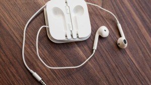 Apple_EarPods_35446297_02