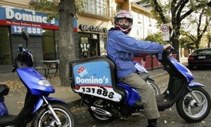 A-Dominos-Pizza-delivery--008