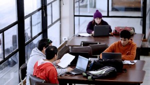 1451920462-auno622200