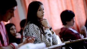 1480611772-auno615135